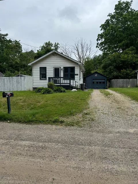 7505 Brockway St, Mount Morris, MI 48458