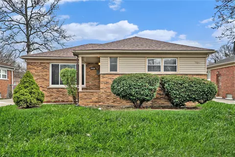 21930 Harding St, Oak Park, MI 48237