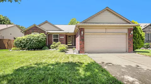32063 Oakcrest Dr, Chesterfield, MI 48047
