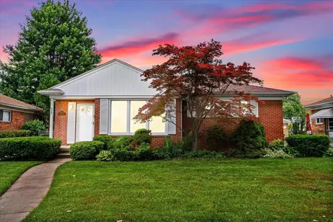 9025 Perrin St, Livonia, MI 48150