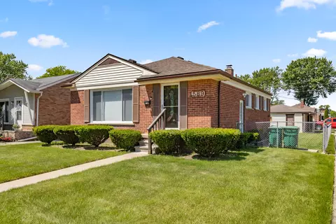 589 Helen St, Garden City, MI 48135