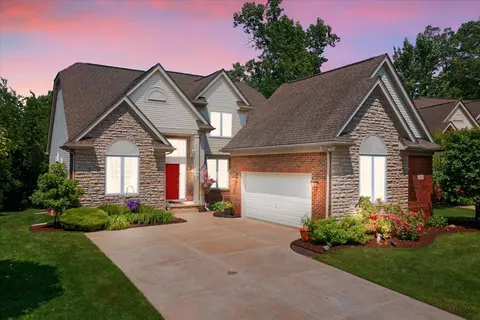 22040 Abington Dr, Farmington Hills, MI 48335