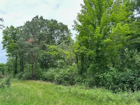 1426 Wind River Dr, Milford, MI 48381