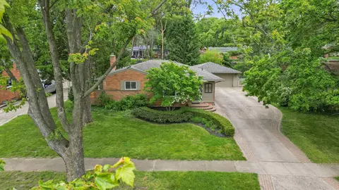 290 Winry Dr, Rochester Hills, MI 48307