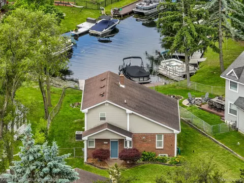 8345 Lagoon St, Commerce, MI 48382