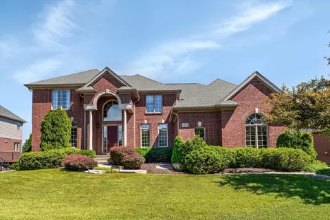 48370 Binghampton Dr, Northville, MI 48168