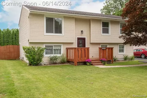 26321 Judy Cir, Romulus, MI 48174