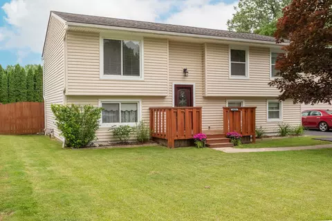 26321 Judy Cir, Brownstown, MI 48174