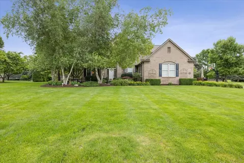 7441 Wisteria Way, Green Oak, MI 48116