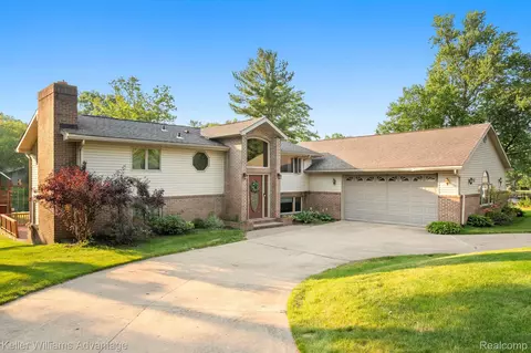 29632 Pond Ridge Rd, Farmington Hills, MI 48334