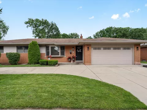 23870 Fenton St, Clinton Township, MI 48036