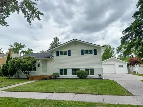 35959 Carlisle St, Clinton Township, MI 48035