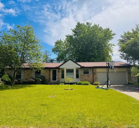 6075 Stockbridge Commons Trl, Grand Blanc, MI 48439