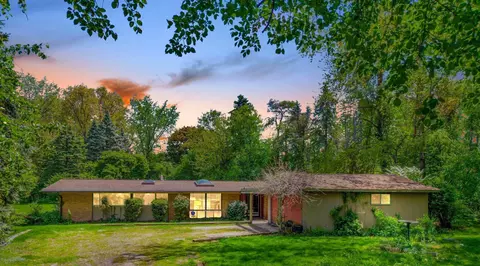 6805 Wing Lake Rd, Bloomfield Hills, MI 48301