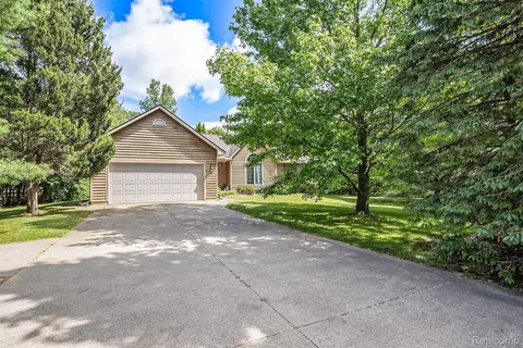 7437 E Court St, Davison, MI 48423