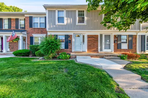 36438 Park Place Dr, Sterling Heights, MI 48310