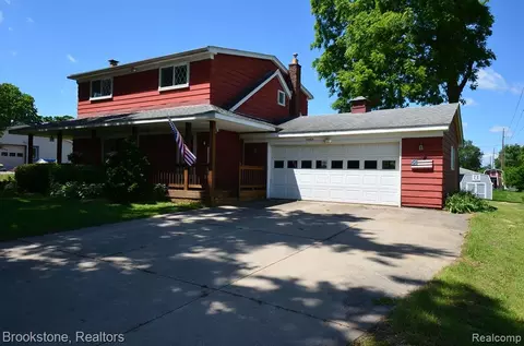 5465 Winell St, Clarkston, MI 48346