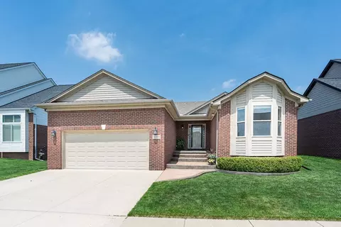 11383 Pacentro Cir, Sterling Heights, MI 48312