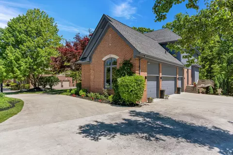 6995 Hawk Woods Crt Ct, West Bloomfield, MI 48322
