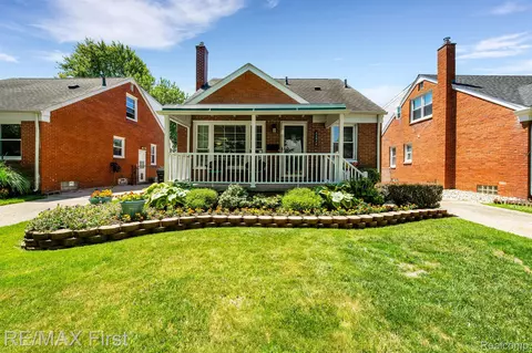 22920 Gaukler St, Saint Clair Shores, MI 48080