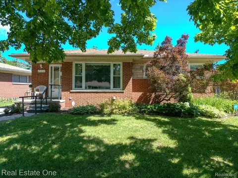 25260 E Deborah, Redford, MI 48239