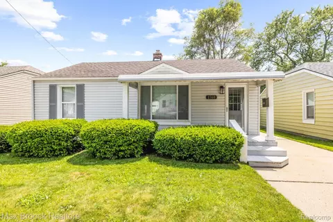 1360 E Cambourne St, Ferndale, MI 48220