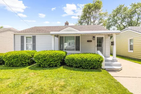1360 E Cambourne St, Ferndale, MI 48220