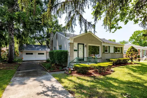 29581 Hathaway St, Livonia, MI 48150