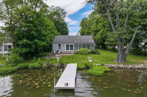 16055 Whitehead Dr, Argentine, MI 48451