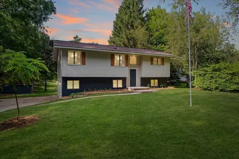 12160 Rattalee Lake Rd, Springfield, MI 48350