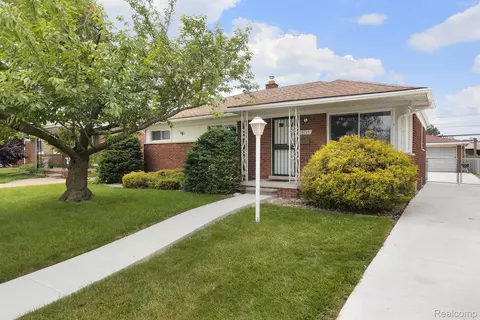 25725 Collingwood St, Roseville, MI 48066