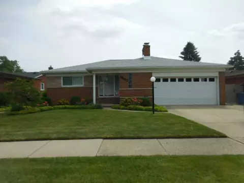 28652 Newport Dr, Warren, MI 48088
