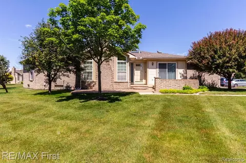 50249 Paradise UNIT 248, Macomb, MI 48044