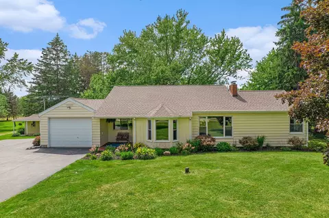 11076 Linden Rd, Fenton, MI 48451