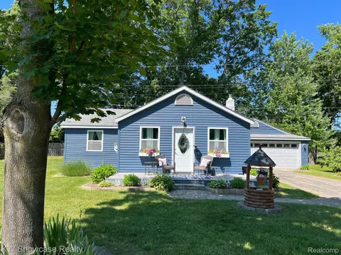 2843 Brisbane St, Commerce, MI 48390