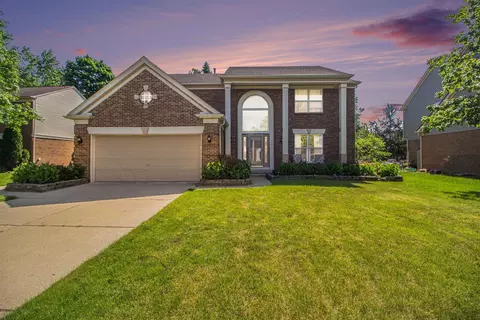 7140 Oakleaf Crt Ct, Canton, MI 48187