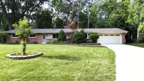 7420 Crestmore St, West Bloomfield, MI 48323