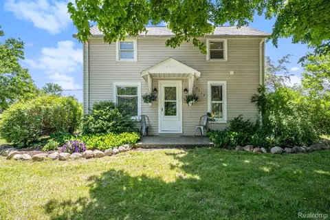 10117 Reid Rd, Swartz Creek, MI 48473