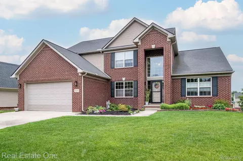 2433 Yasmin Dr, Commerce, MI 48382