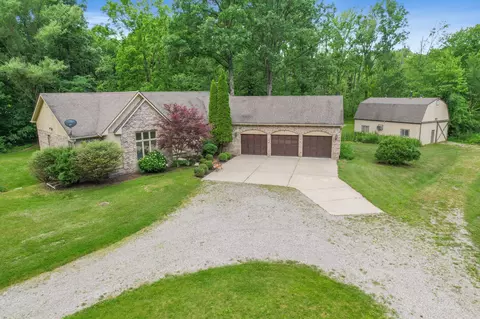 9309 Crockett Farm Rd, South Lyon, MI 48178