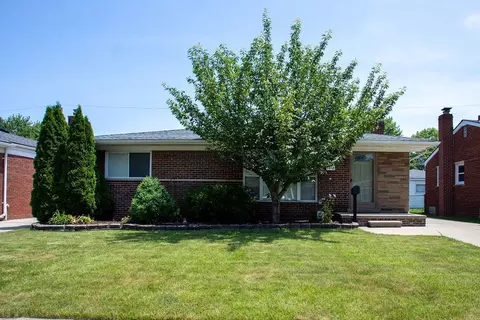 24716 Star Valley Dr, Saint Clair Shores, MI 48080
