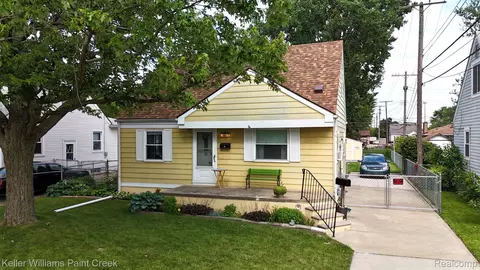 29920 Quinkert St, Roseville, MI 48066