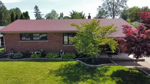 2819 S Trenton Dr, Trenton, MI 48183