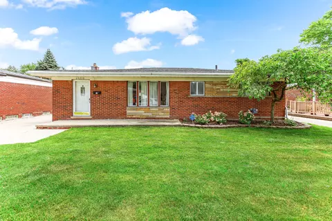 24250 Masch Ave, Warren, MI 48091