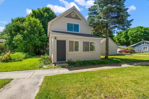 42 Broadway St, Oxford, MI 48371