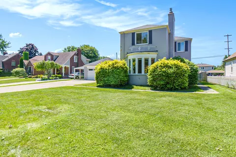 22448 Statler St, Saint Clair Shores, MI 48081
