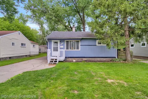 28490 Fairfax St, Southfield, MI 48076