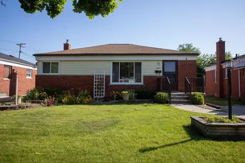 18241 Ash Ave, Eastpointe, MI 48021