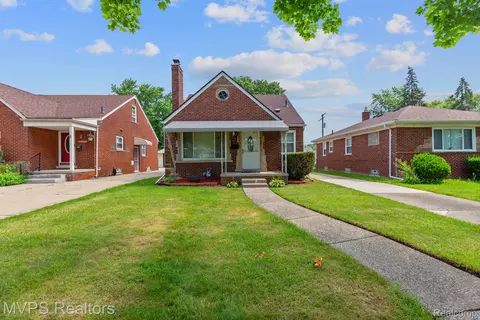 19635 Woodmont St, Harper Woods, MI 48225