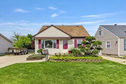 26641 Waldorf St, Roseville, MI 48066